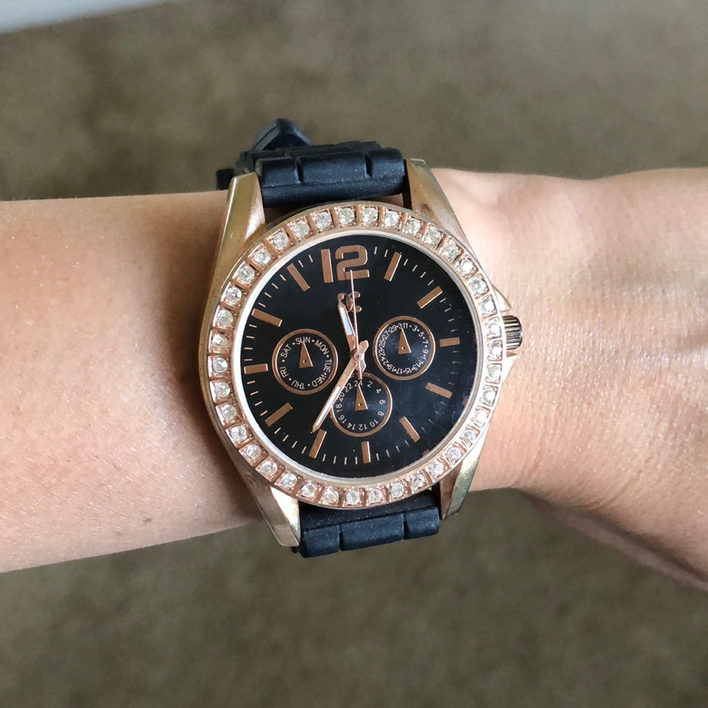 Black & Gold Watch⌚️🔱